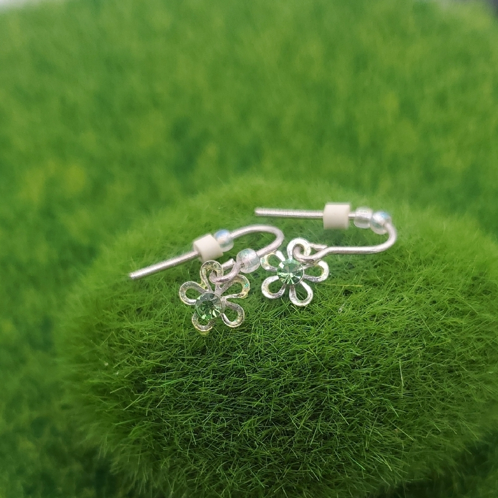 Dainty Emerald Green Crystal Flower Earrings Light And Delicate E1031